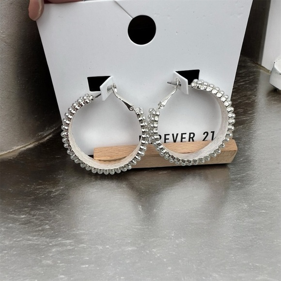 Forever 21 Elegant Silver & Pearl Earrings – NWT - Picture 8 of 9